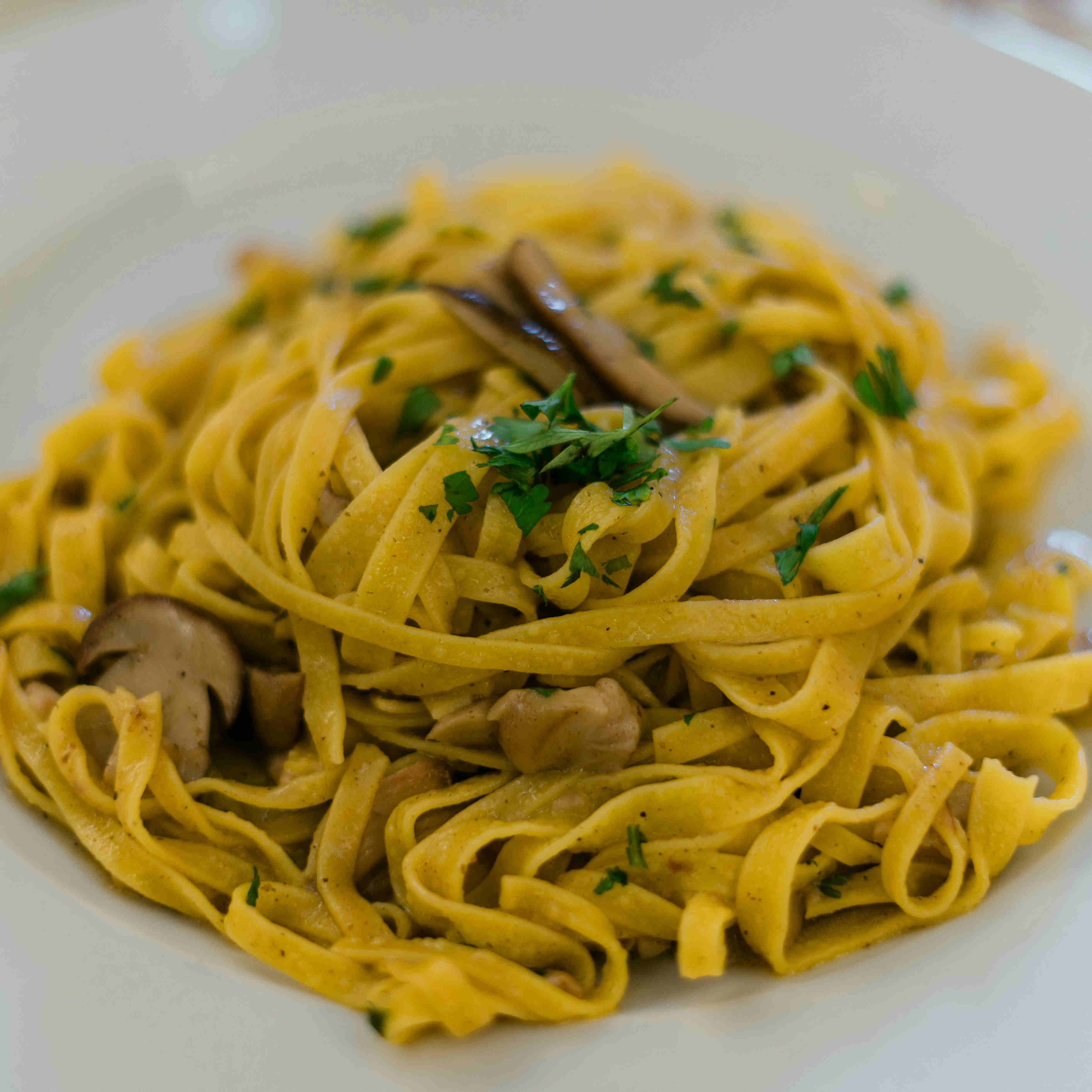 Mushroom cream spaghetti 